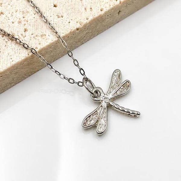 Minimalist Gold Dragonfly Pendant Showing Nature‑Inspired Design 18K Gold Plated Dragonfly Charm with Polished Finish Sterling Silver Dragonfly Pendant Plated in 18K Gold – Texture Detail