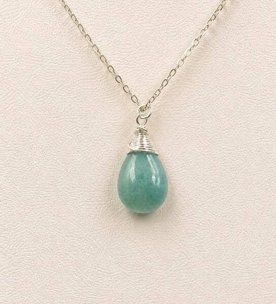 Natural aquamarine birthstone necklace for March