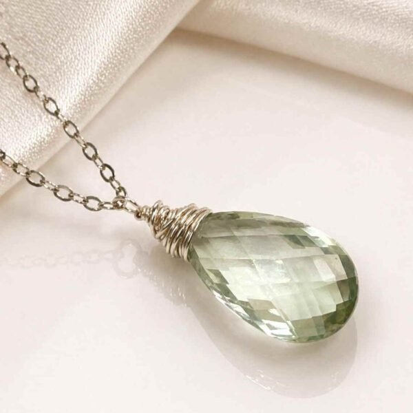 Dainty Green Amethyst Necklace with a soft faceted glow – handmade in Spain