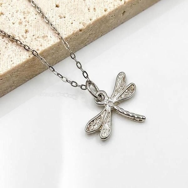 Minimalist Gold Dragonfly Pendant Showing Nature‑Inspired Design 18K Gold Plated Dragonfly Charm with Polished Finish Sterling Silver Dragonfly Pendant Plated in 18K Gold – Texture Detail