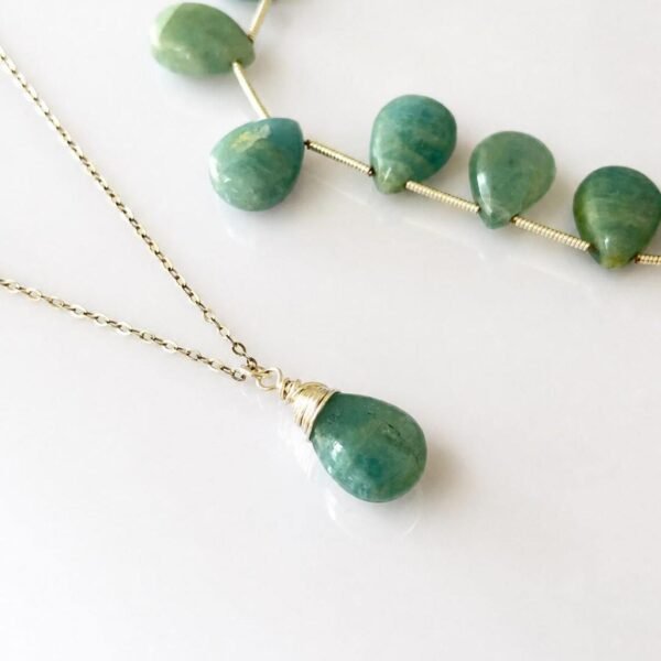 Aquamarine pendant close‑up showing natural raw texture