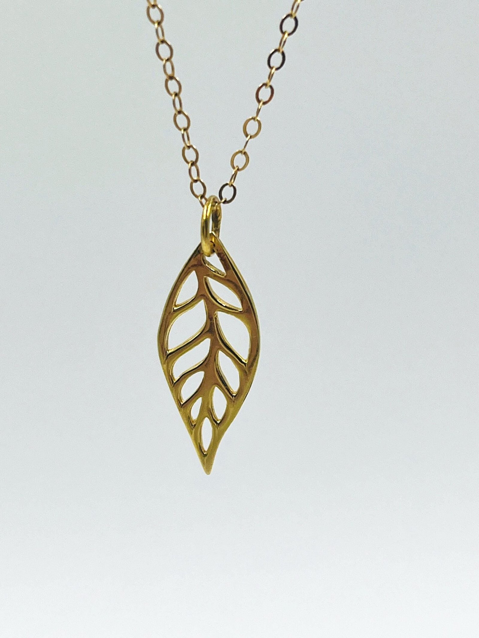 Gold Leaf Pendant Necklace 14K Gold Filled Minimalist Nature Jewelry - Image 2
