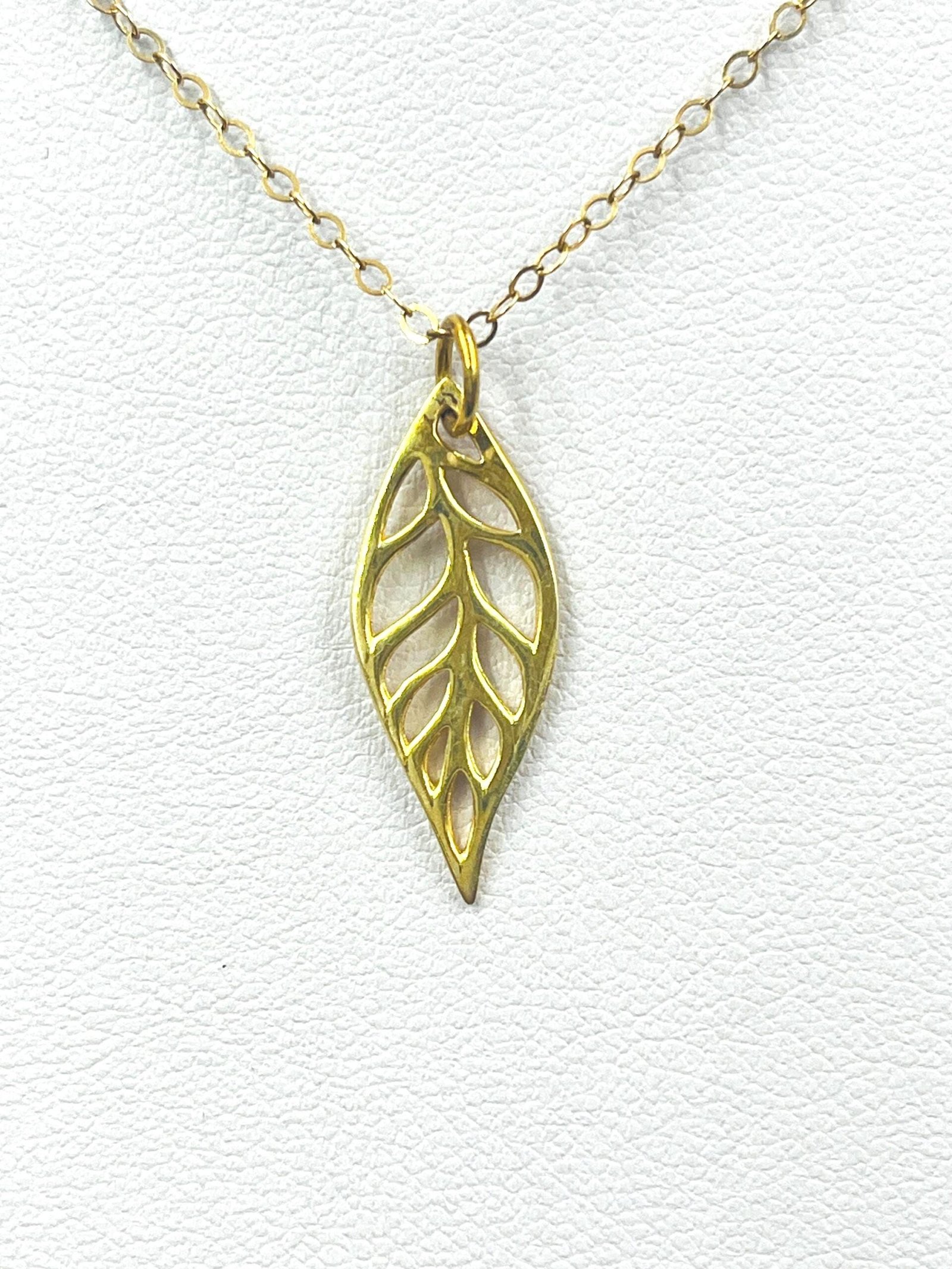 Gold Leaf Pendant Necklace 14K Gold Filled Minimalist Nature Jewelry - Image 7