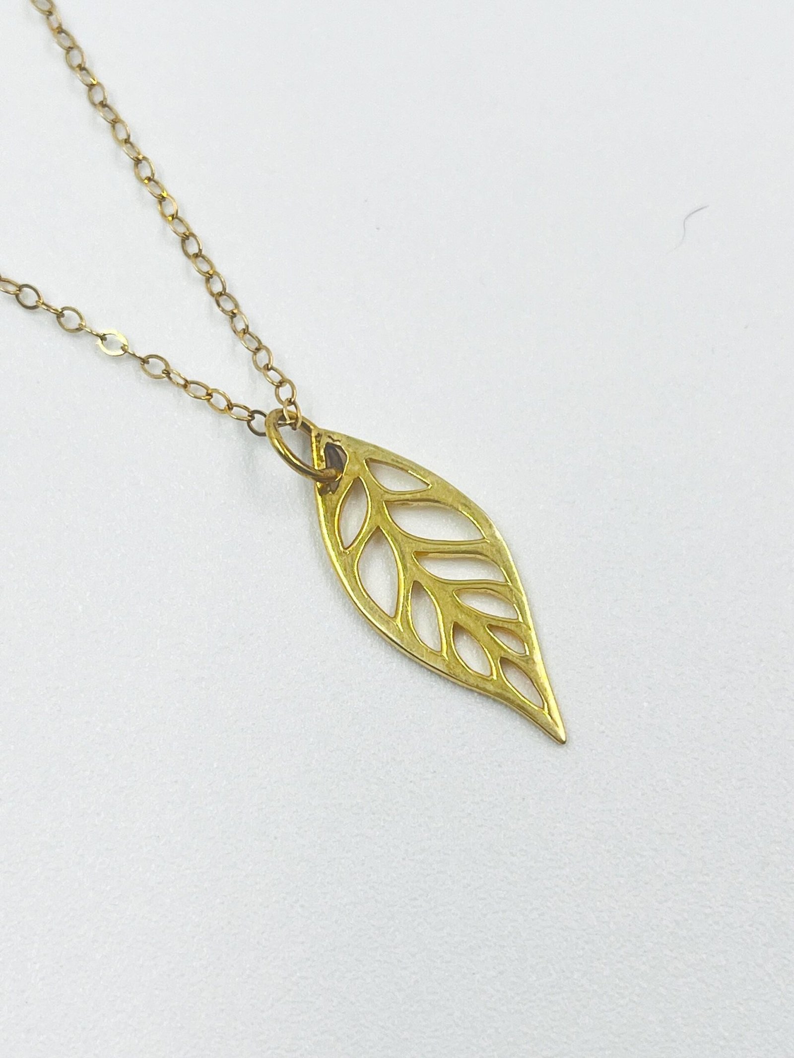 Gold Leaf Pendant Necklace 14K Gold Filled Minimalist Nature Jewelry - Image 8