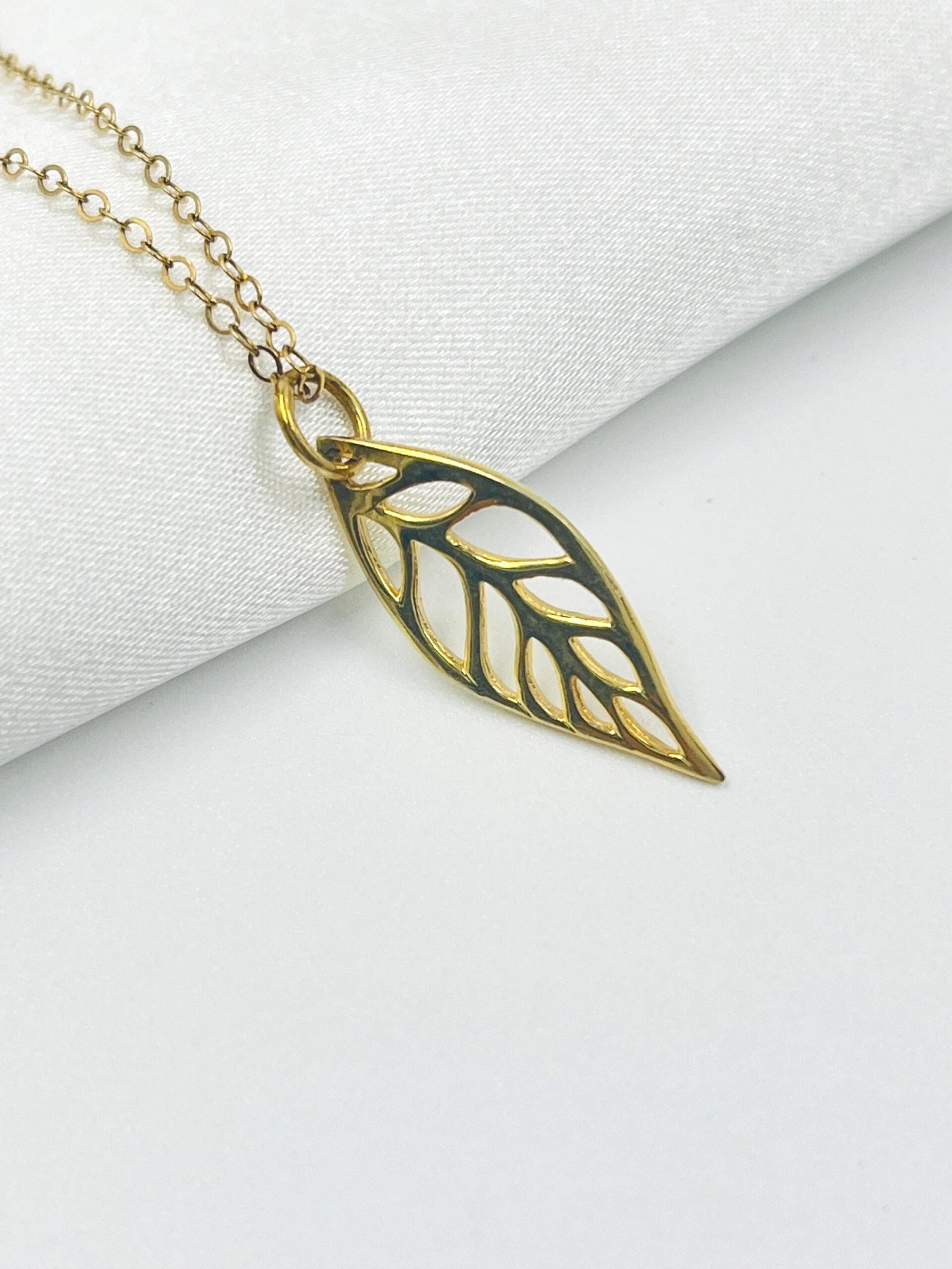 Gold Leaf Pendant Necklace 14K Gold Filled Minimalist Nature Jewelry - Image 4