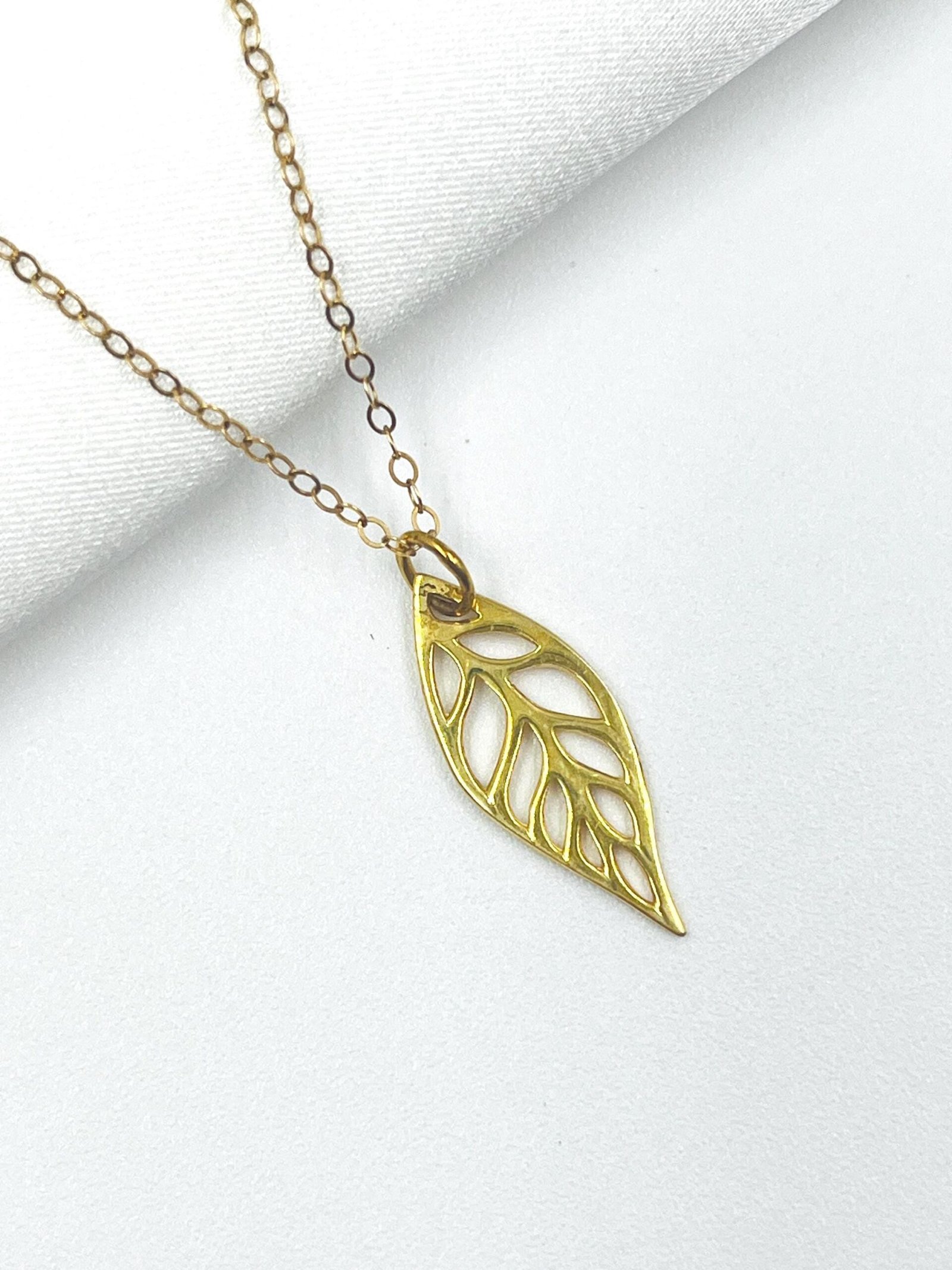 Gold Leaf Pendant Necklace 14K Gold Filled Minimalist Nature Jewelry - Image 5